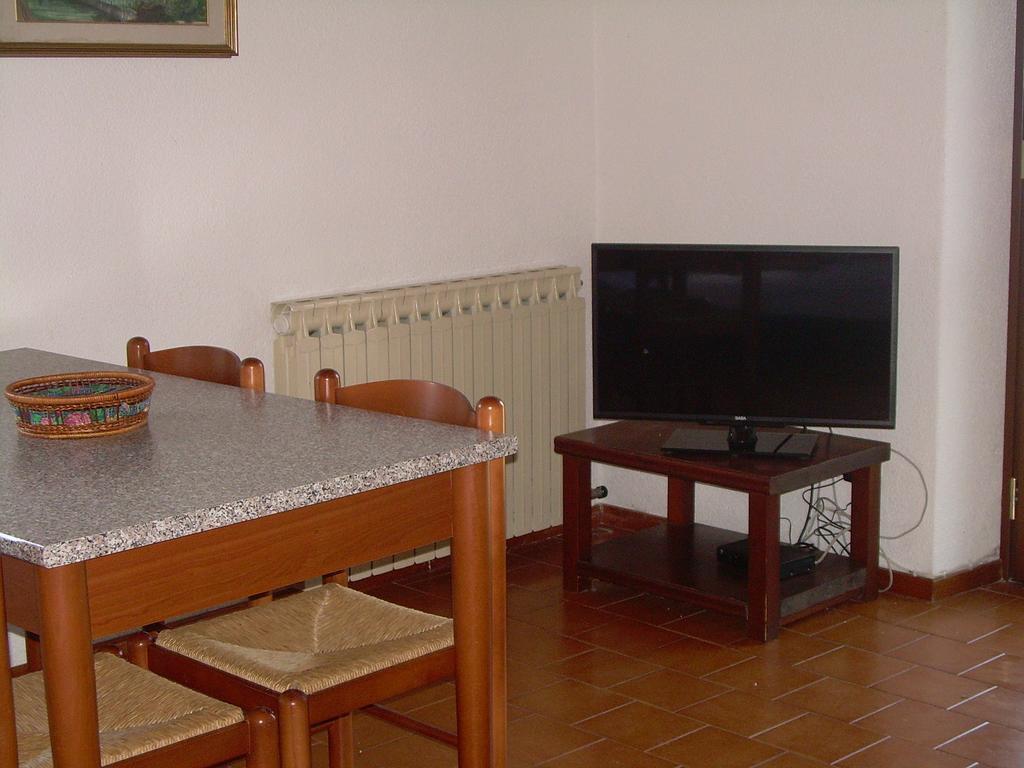 Casa Mary Apartment Бренцоне сул Гарда Стая снимка