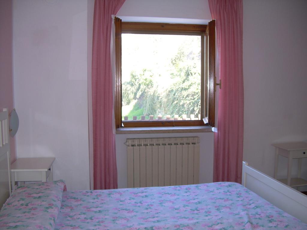 Casa Mary Apartment Бренцоне сул Гарда Стая снимка