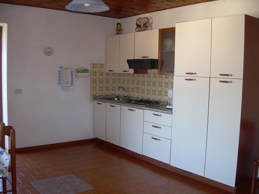 Casa Mary Apartment Бренцоне сул Гарда Стая снимка