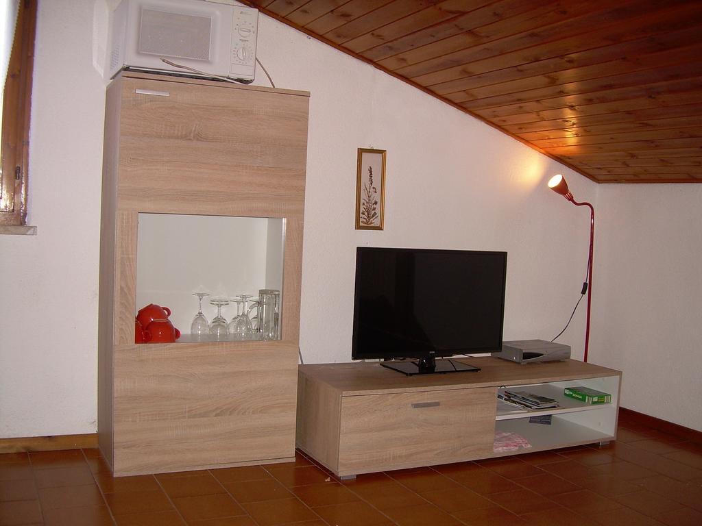 Casa Mary Apartment Бренцоне сул Гарда Стая снимка